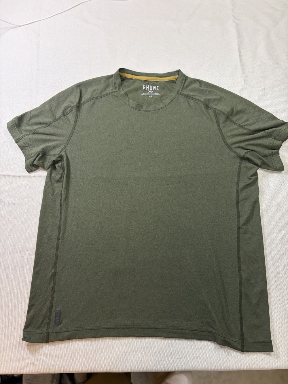 Rhone Reign T-Shirt Men’s Medium Olive Green Performance Athletic Workout Tee